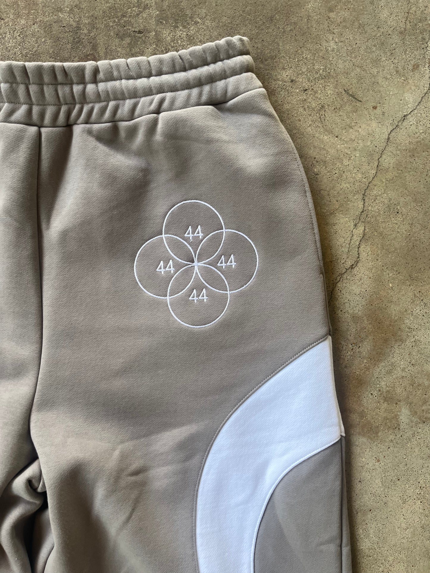 “CYCLES” EMBROIDERED SWEATPANTS - ASH