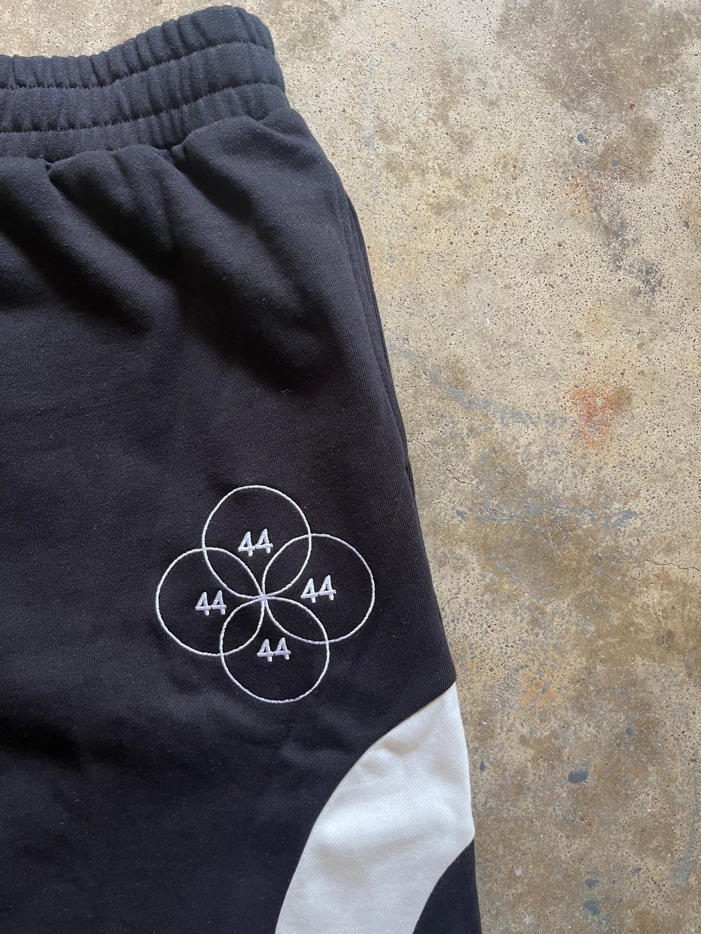 “CYCLES” EMBROIDERED SWEATPANTS - BLACK